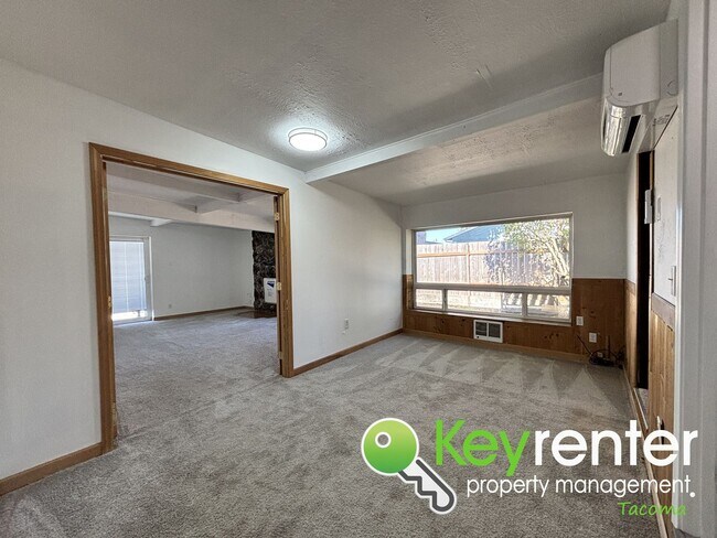 Foto del edificio - Freshly Remodeled 4 Bedroom Tacoma Rental ...