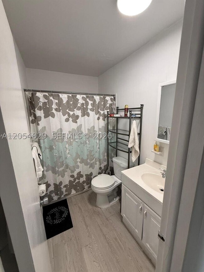 Foto del edificio - 3536 NE 168th St