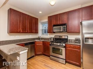 Foto del edificio - 3018 W Belle Plaine Ave