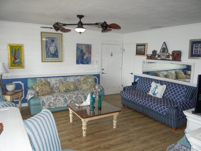 Building Photo - 155 Pompano Dr SE