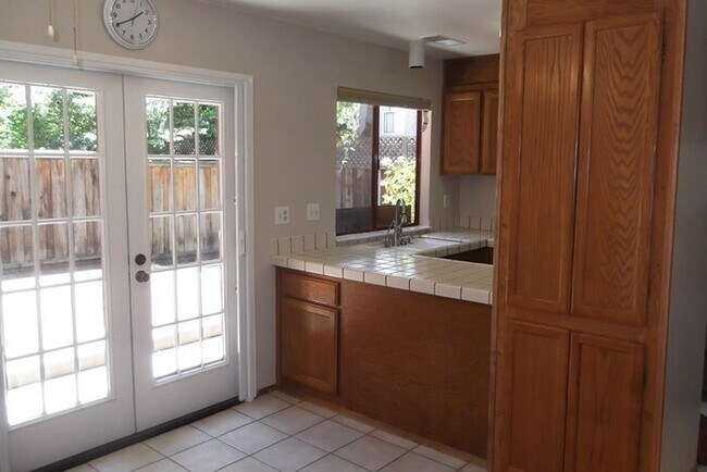 Building Photo - 458 Westcliffe Pl
