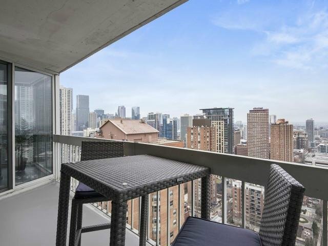 Foto del edificio - 875 N State St