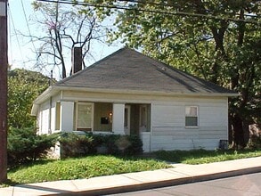 Building Photo - 1001 W 11th St
