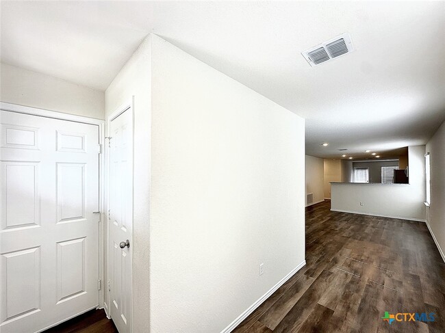 Building Photo - 549 Autumn Blaze