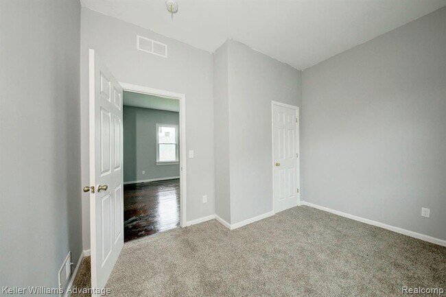 Foto del edificio - 291 ENGLEWOOD - Unit #2 St