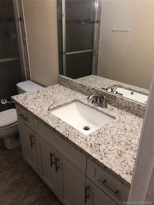 Foto del edificio - 6300 S Falls Cir Dr