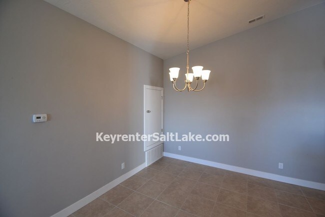 Foto del edificio - 1953 N Crest Rd