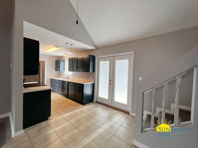 Building Photo - Renovated  5 Bedroom Home located on a cul...
