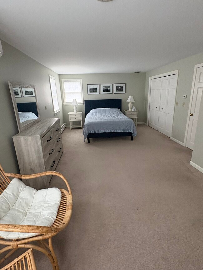Foto del edificio - 243 Huckins Neck Rd