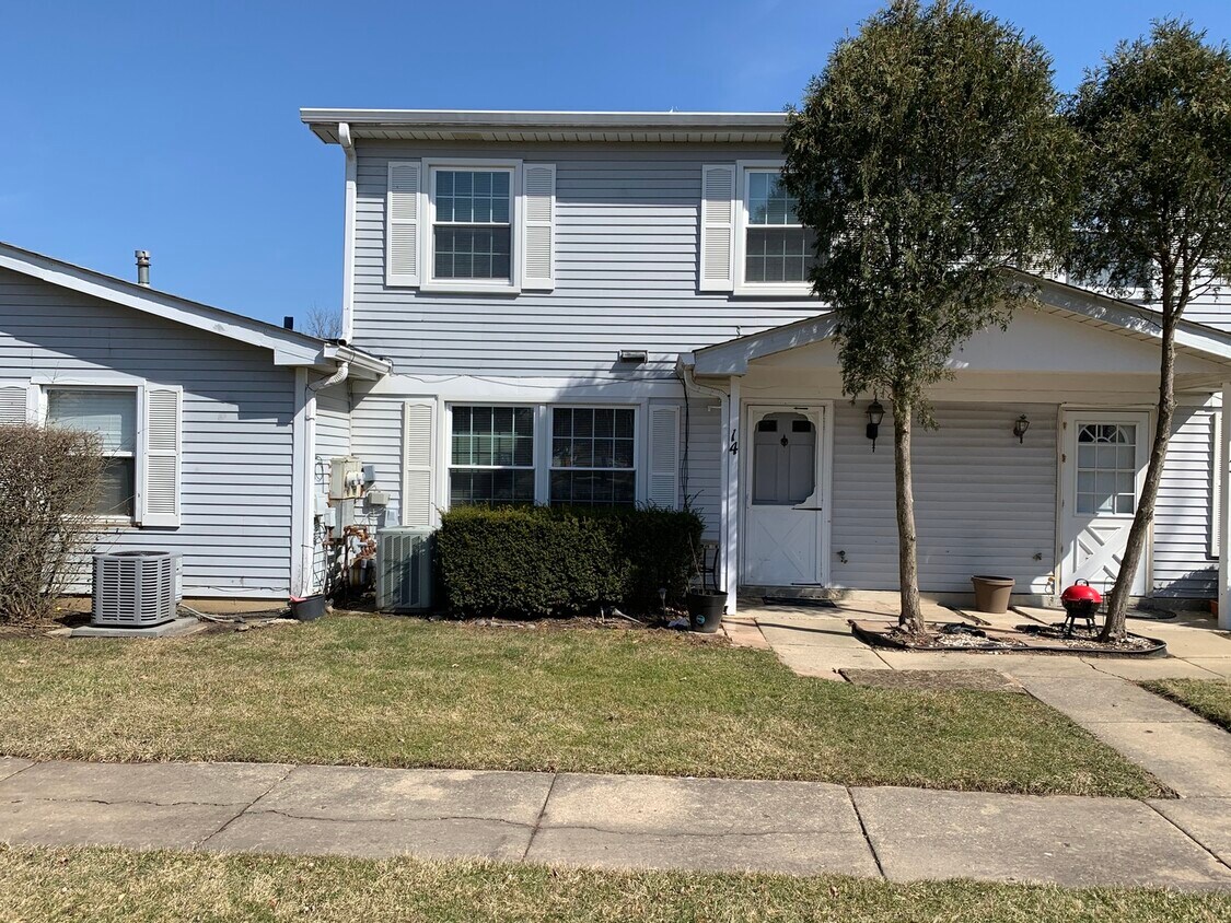 14 Wildwood Ln, Bolingbrook, IL 60440 Townhome Rentals in Bolingbrook IL