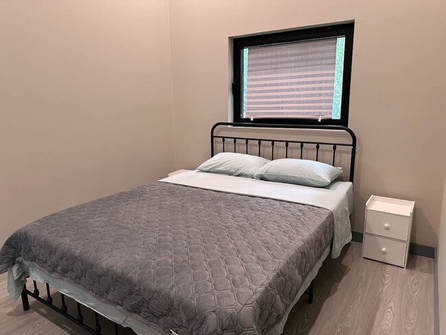 Building Photo - 16 Englewood Ln