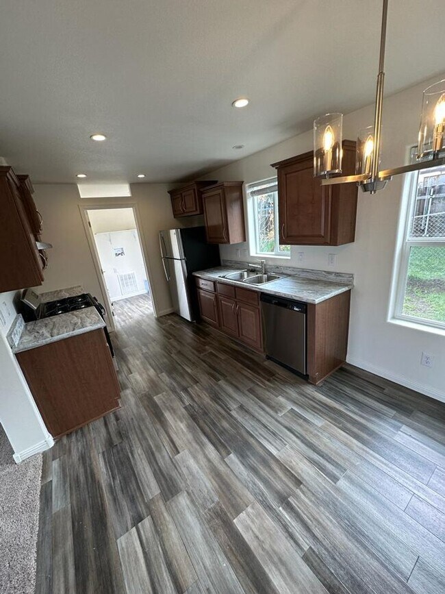 Building Photo - 3 Bedroom 2 BA Manufactured Home