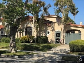 Building Photo - 144 S La Peer Dr