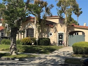 Building Photo - 144 S La Peer Dr