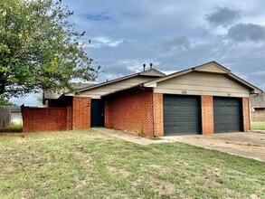 Building Photo - 121 Crawford Ct