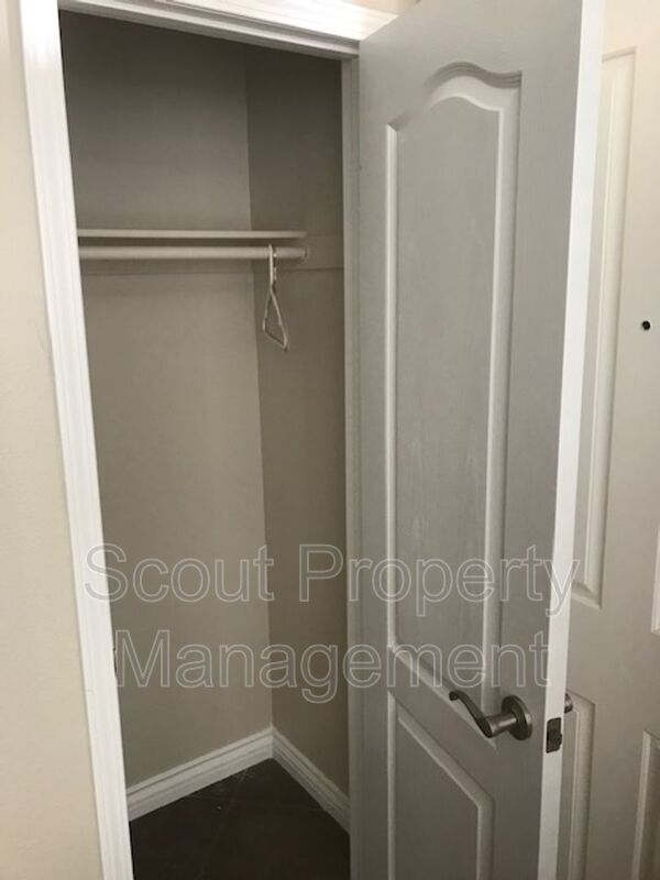 Foto del edificio - 28770 Oak Park Ln