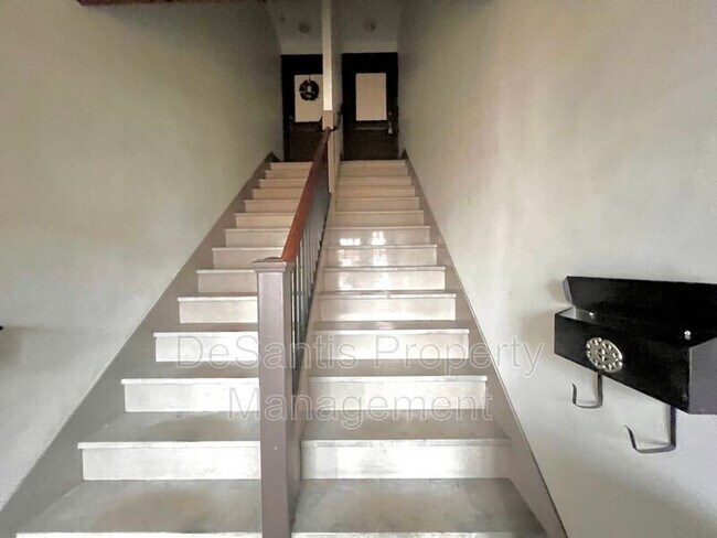 Foto del edificio - 808 Fleming St