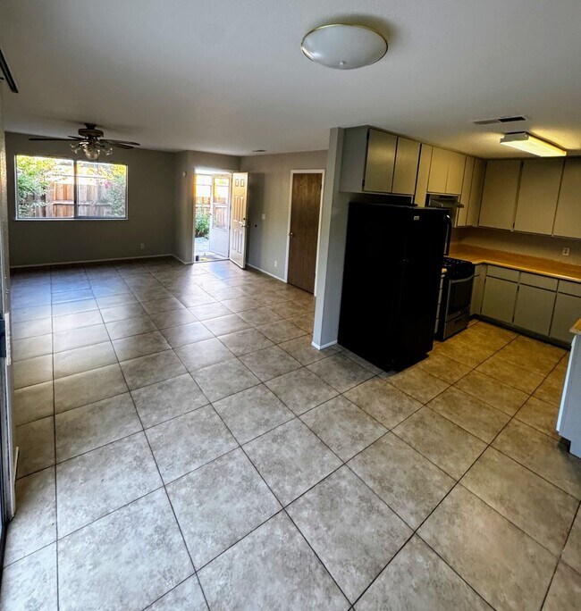 Foto del edificio - 615 Oriole Ave