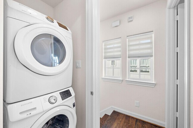Foto del edificio - 1048 W 21st St