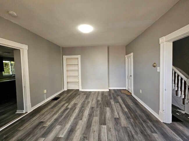 Foto del edificio - 2 bed 1 bath house for rent in Carrick !