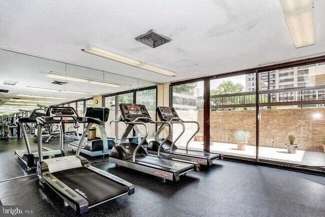 Foto del edificio - 5505 Seminary Rd