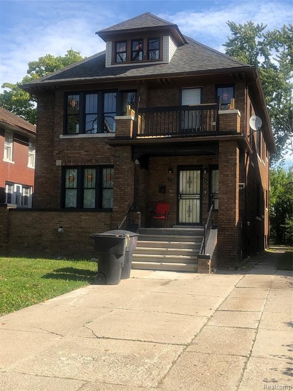 Primary Photo - 2216 Lakewood St