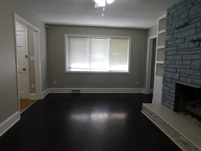 Foto del edificio - 411 Gray Dr