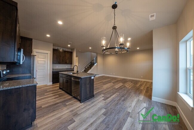 Building Photo - 3005 Sunburst Dr