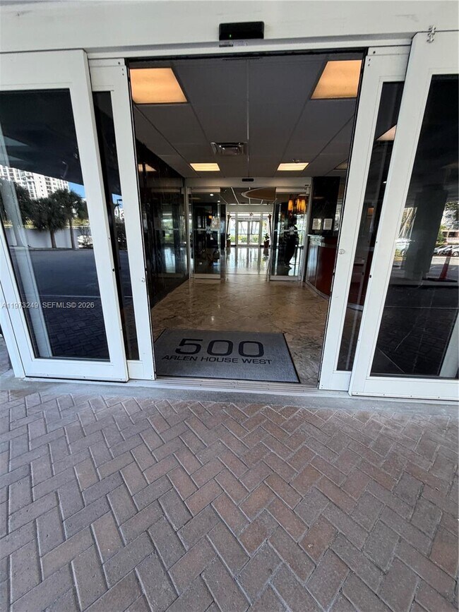 Foto del edificio - 500 Bayview Dr