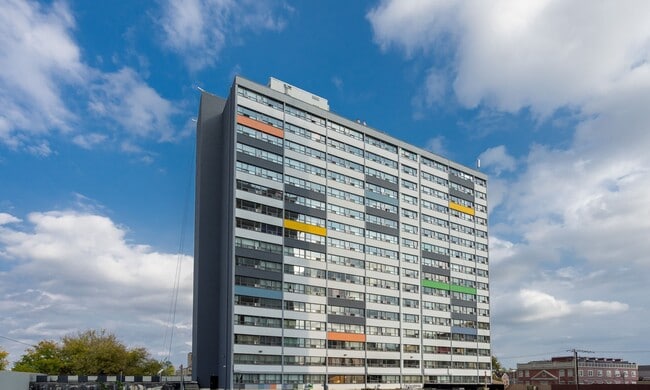 Photo du bâtiment - 730 St Clarens Ave