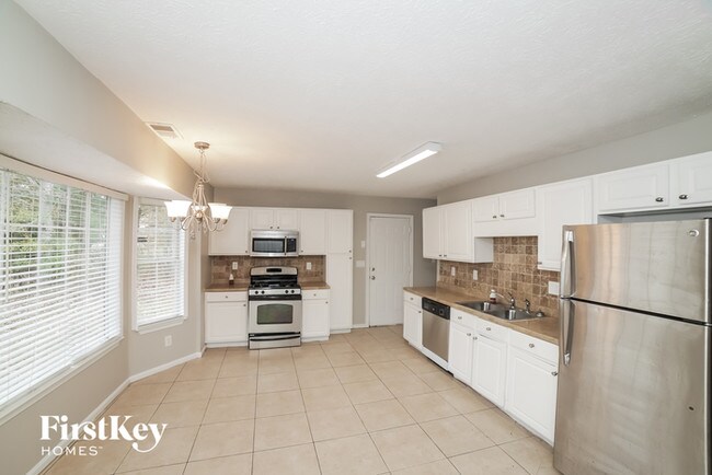 Foto del edificio - 5830 Burdett Ridge Dr