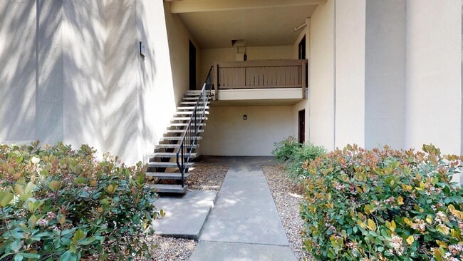 Building Photo - 3701 Colonial Dr