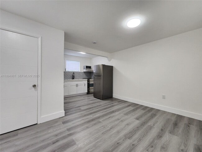 Building Photo - 5934 Buchanan St