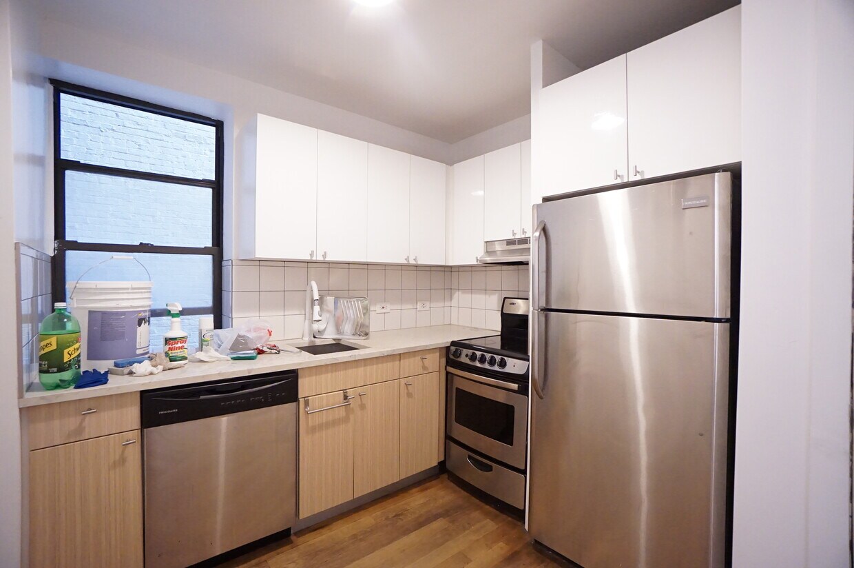 Primary Photo - 3694 Broadway