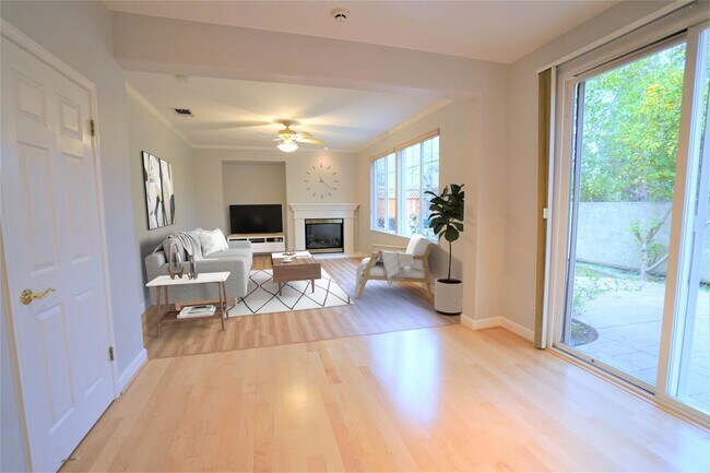 Foto del edificio - Beautifully Updated Home in Desirable Camp...