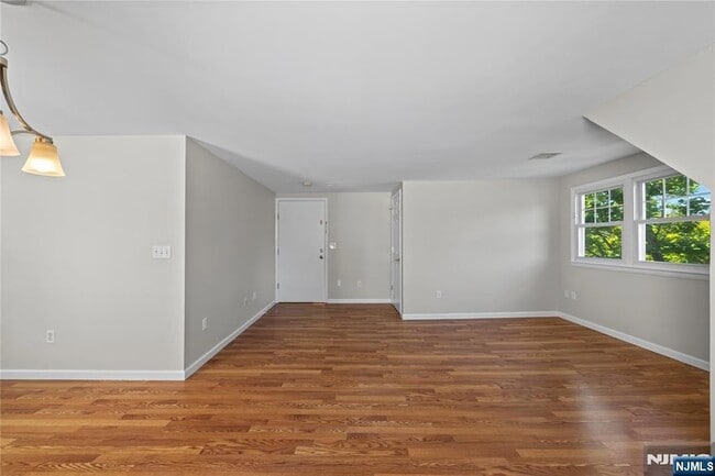 Photo - 47 Morris Pl Apartment