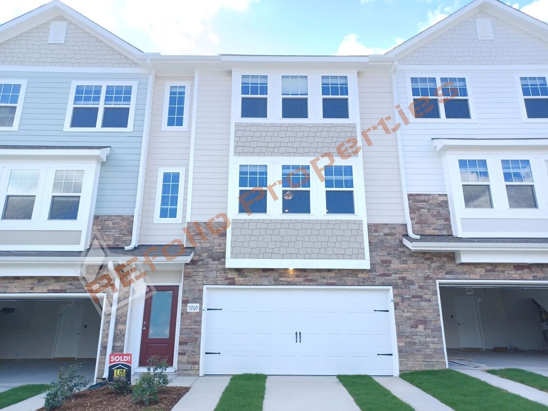 Primary Photo - Gorgeous 3 Story 3 Bedroom 2.5 Bath Townho...