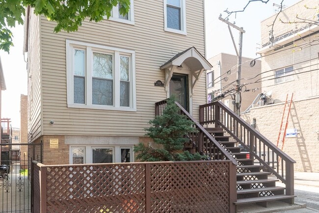 Building Photo - 3144 N Oakley Ave