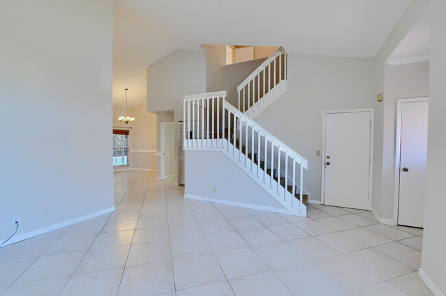 Building Photo - 22556 Middletown Dr