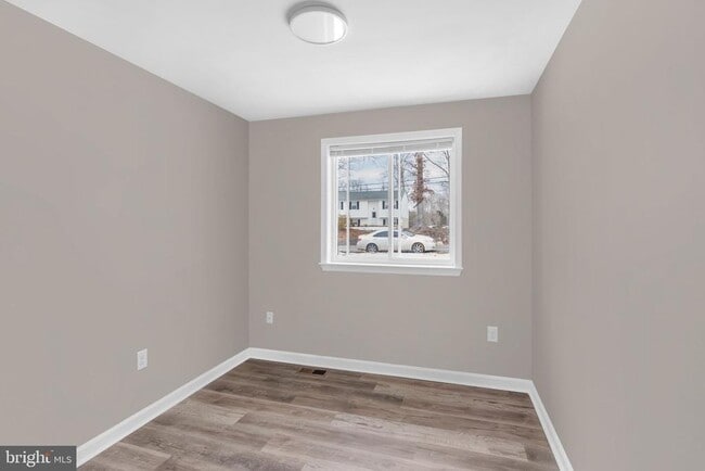 Building Photo - 383 Sollers Wharf Rd