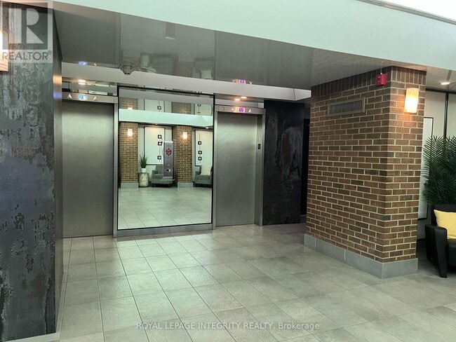 Building Photo - 1380 Prince of Wales Dr