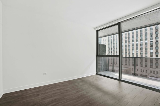Building Photo - 229 W Hubbard St