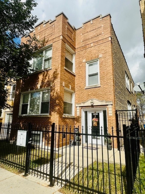 Building Photo - 5008 W Division St