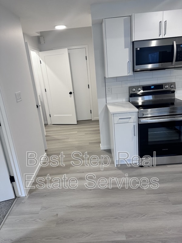 Photo du bâtiment - 7737-174A 174A Ave NW