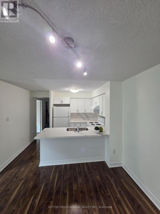 Primary Photo - 109 Front St E