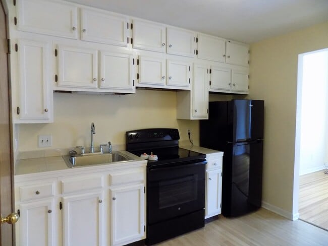 Building Photo - 100 1/2 North Main St