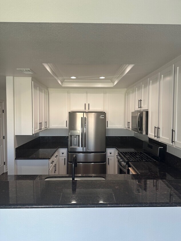 Fully remodeled kitchen - 35 Santa Agatha (Rancho Santa Margarita, CA)
