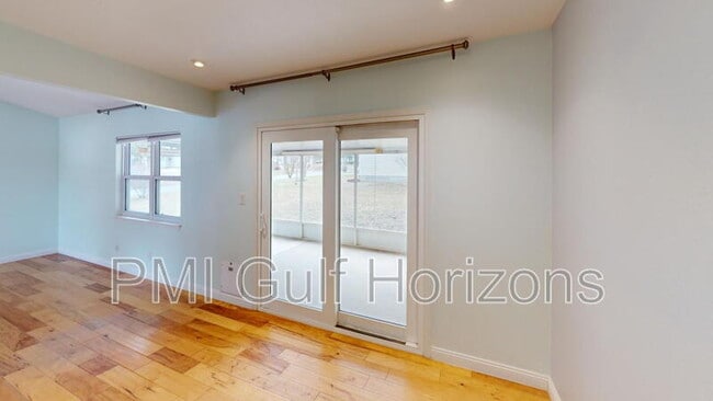 Building Photo - 4827 Birchwood Pl