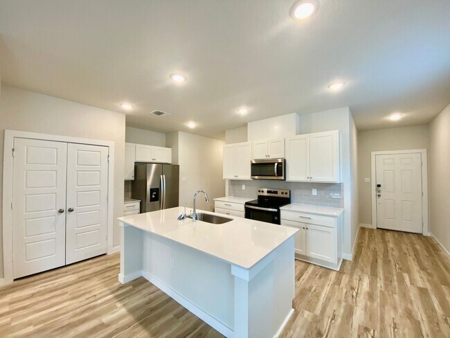 Building Photo - BRAND NEW HOME