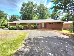 Building Photo - 2497 N Druid Hills Rd NE